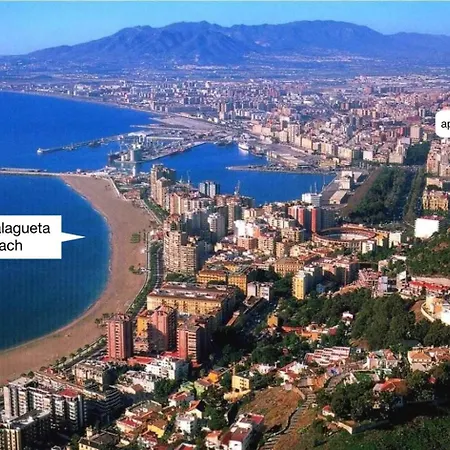 Historic 19th-century With Balcony Overlooking Plaza Appartamento *