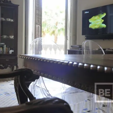 Historic 19th-century With Balcony Overlooking Plaza Appartamento Málaga