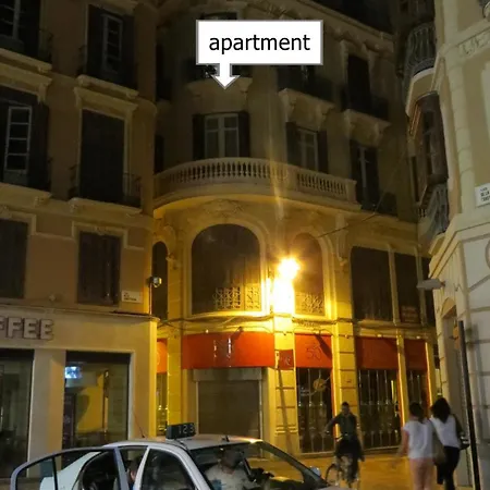 Historic 19th-century With Balcony Overlooking Plaza Appartamento *